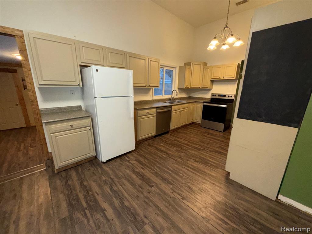 609 S Wood Street, Chesaning, MI 48616 — Photo 7