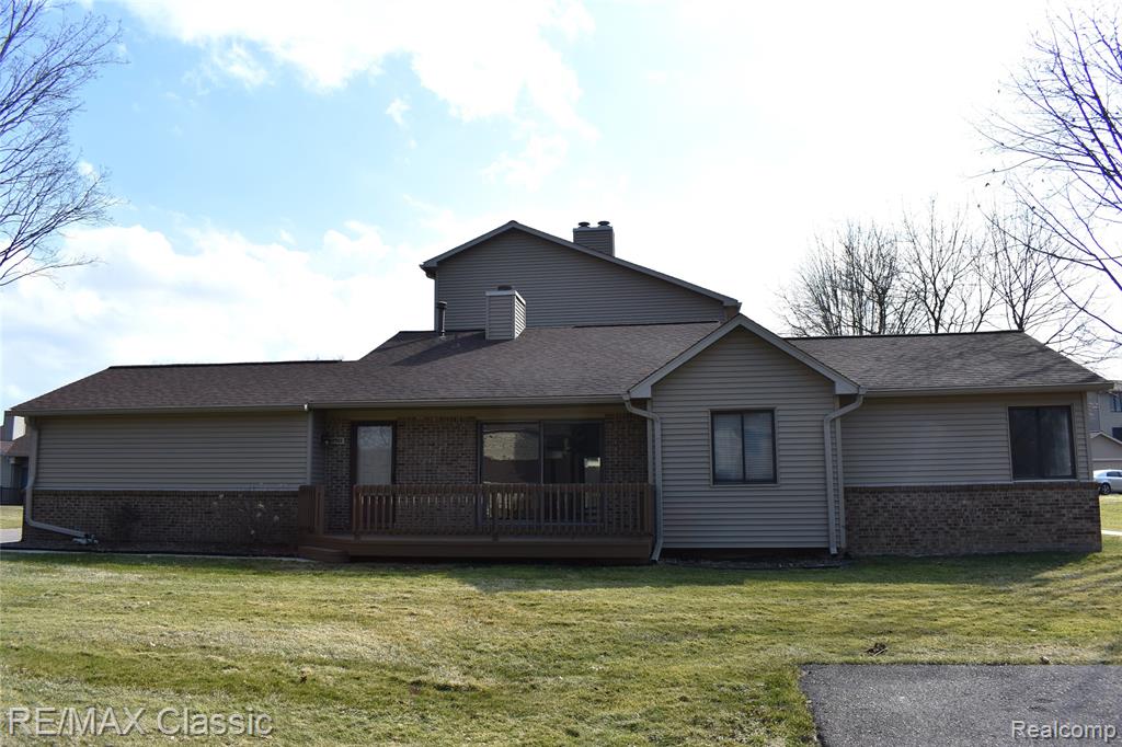 7901 Lawrence, West Bloomfield, MI — Photo 36
