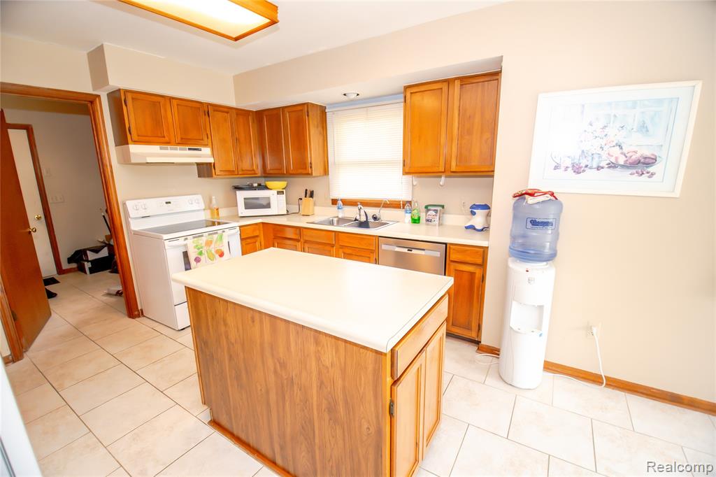 808 Vivian Lane, Oxford, MI 48371 — Photo 19