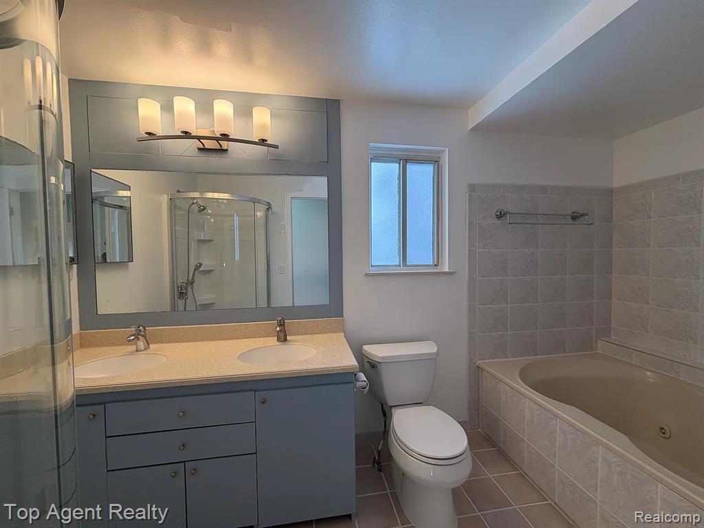 40903 Flagstaff Drive, Sterling Heights, MI 48313 — Photo 13