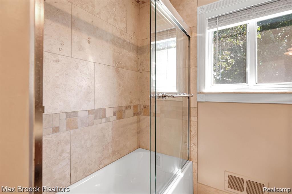 44252 FELSTONE Drive, Sterling Heights, MI 48313 — Photo 6