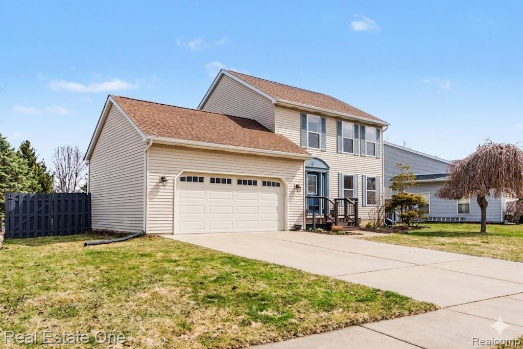 416 Umberland Drive, Howell, MI 48843 — front exterior
