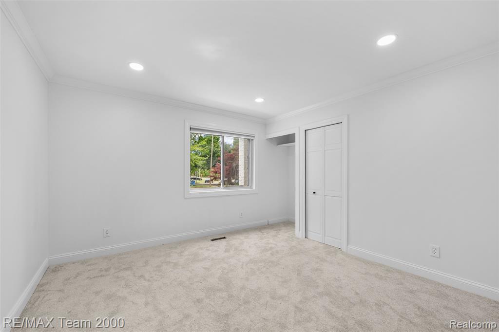 6302 Burger Street, Dearborn Heights, MI 48127 — Photo 37