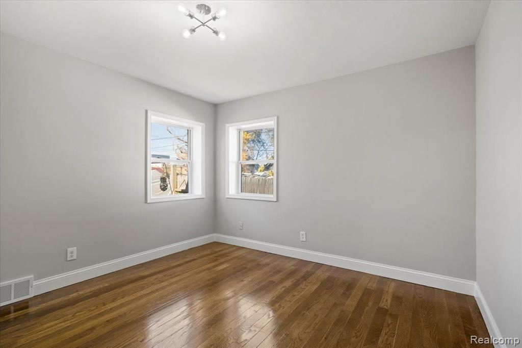 567 E MADISON Avenue, Pontiac, MI 48340 — Photo 23