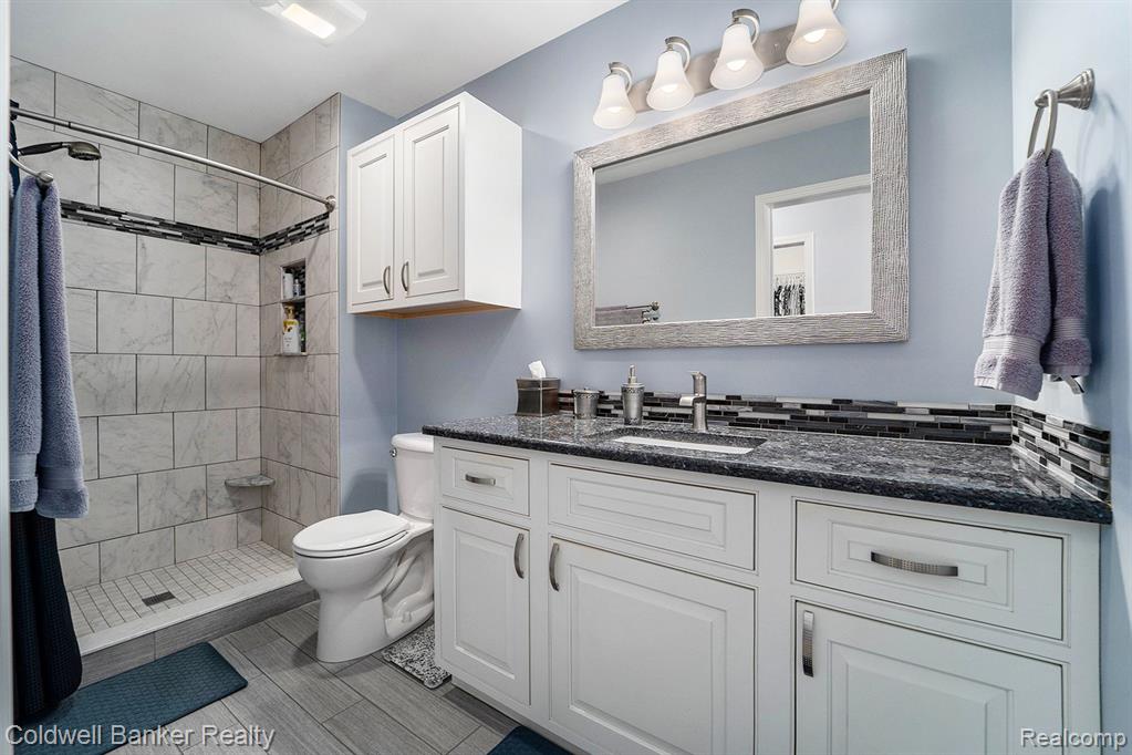 1360 Gloucester Court, Commerce Twp, MI 48390 — Photo 13