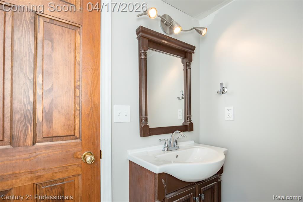 624 Highland Drive, Oxford, MI 48371 — Photo 35