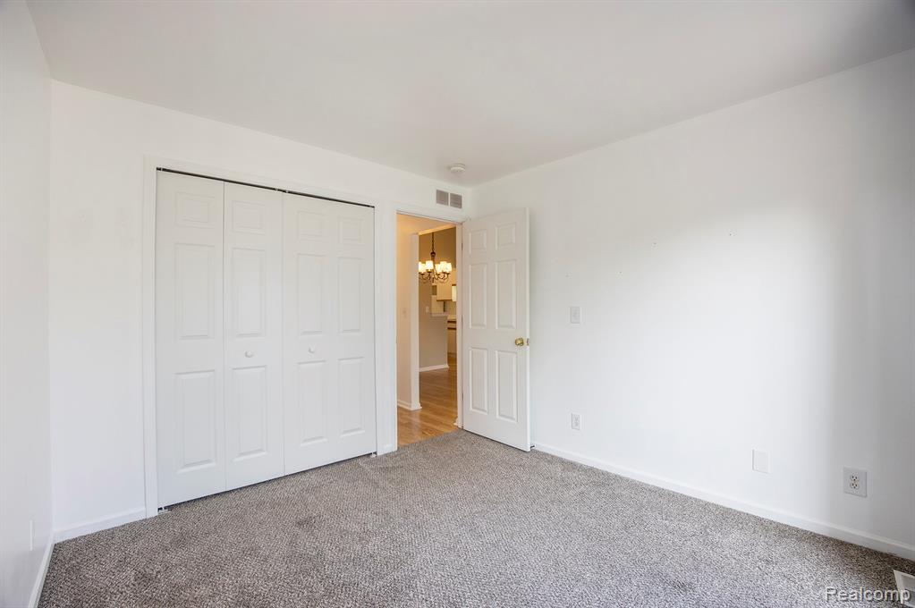 4165 Berkshire Drive, Sterling Heights, MI 48314 — Photo 15
