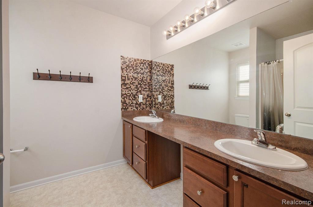 45284 BROOKVIEW Drive, Van Buren, MI 48111 — Photo 7