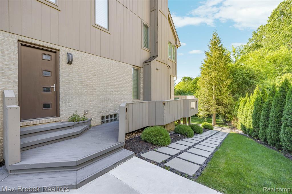 7102 Alta Vista Drive, West Bloomfield, MI — Photo 63