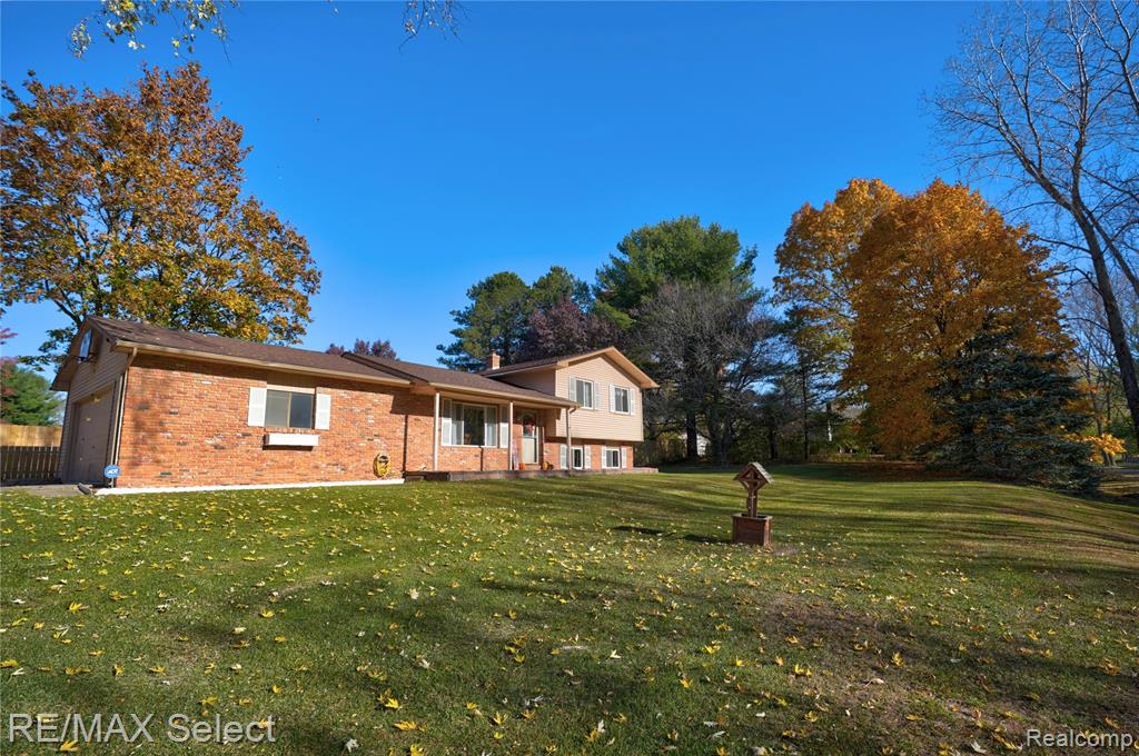 9367 Longmeadow Court, Fenton, MI 48430 — Photo 2