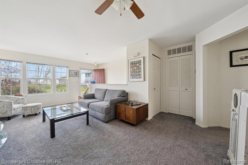 623 LEWA DOWNS Drive, Pontiac, MI 48341 — Photo 4