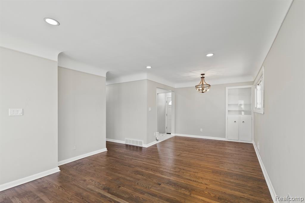 33091 Barton Street, Garden City, MI — Photo 4