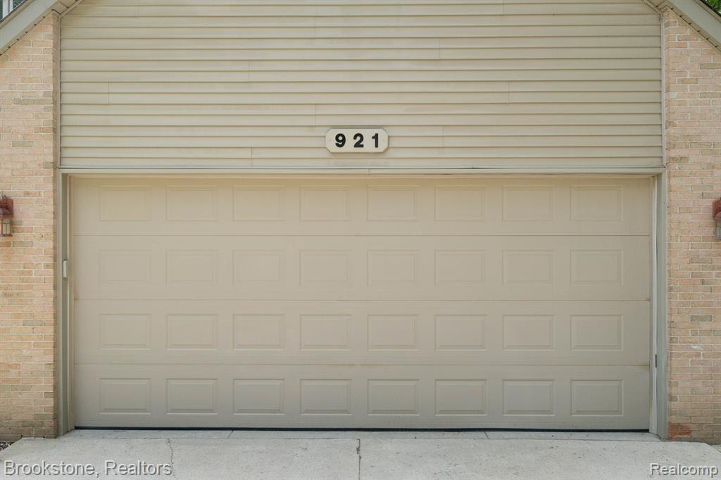 921 OLD HICKORY LANE Lane, Lake Orion, MI 48362 — Photo 4