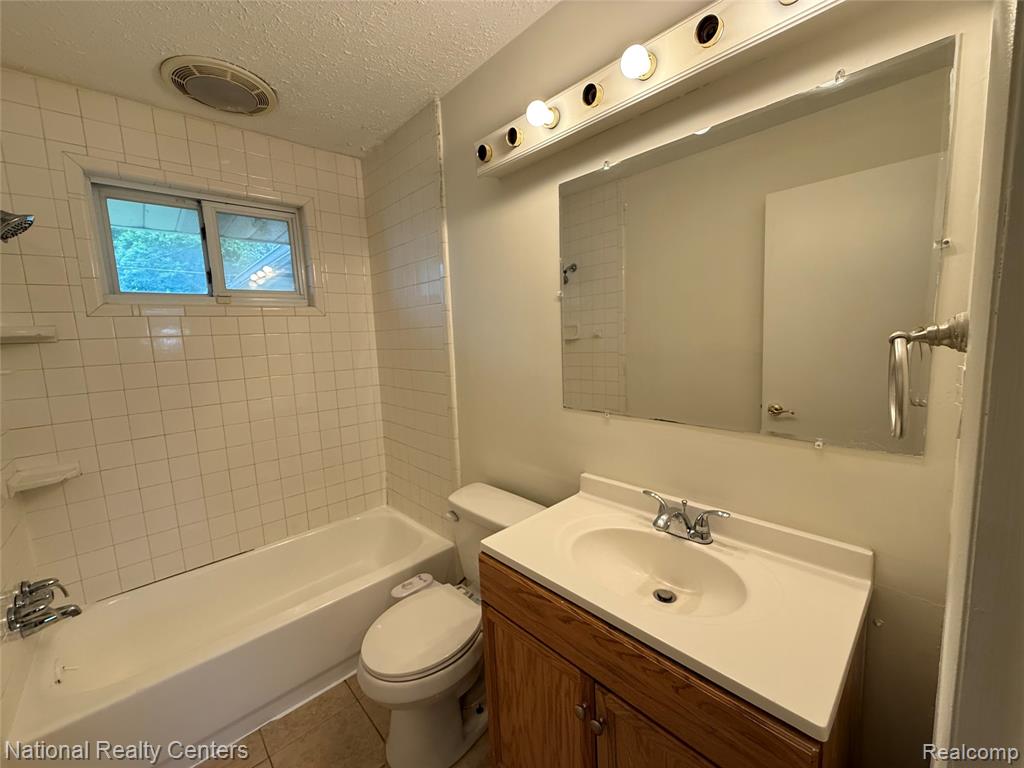 8981 Shannon Drive, Sterling Heights, MI 48314 — Photo 10