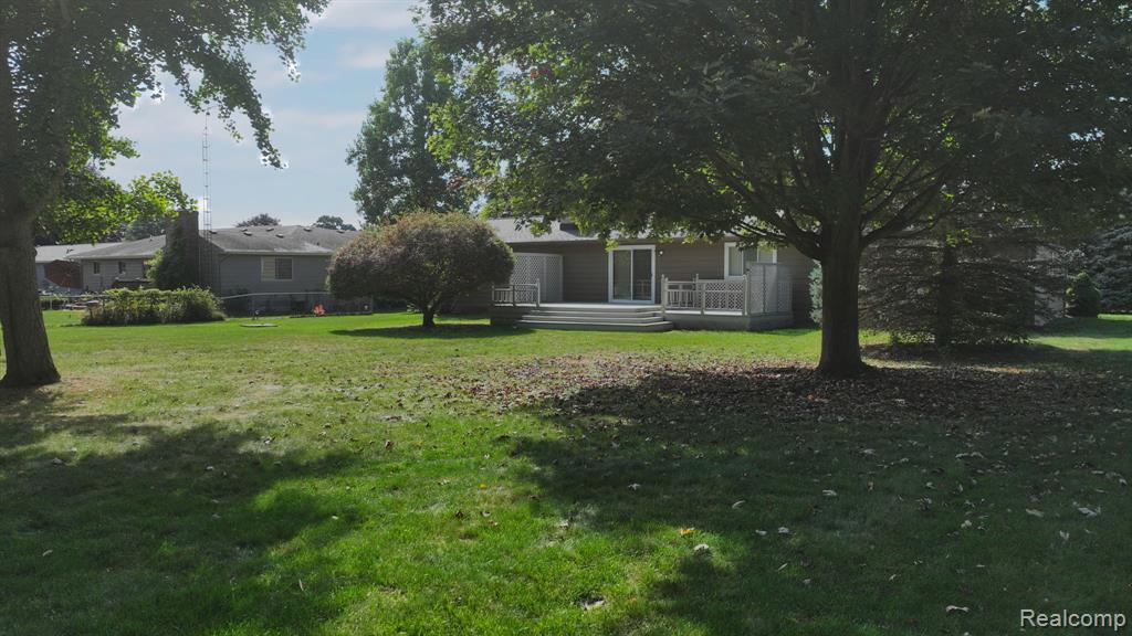 5204 Applewood Drive, Flushing, MI 48433 — Photo 13