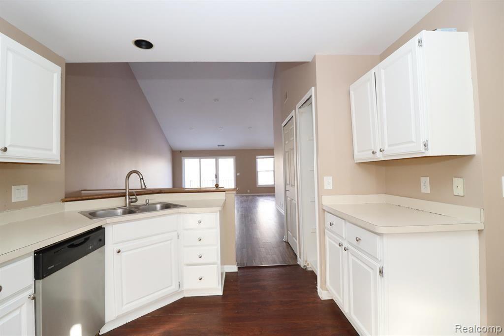 5302 ROYAL VALE Lane, Dearborn, MI 48126 — Photo 22