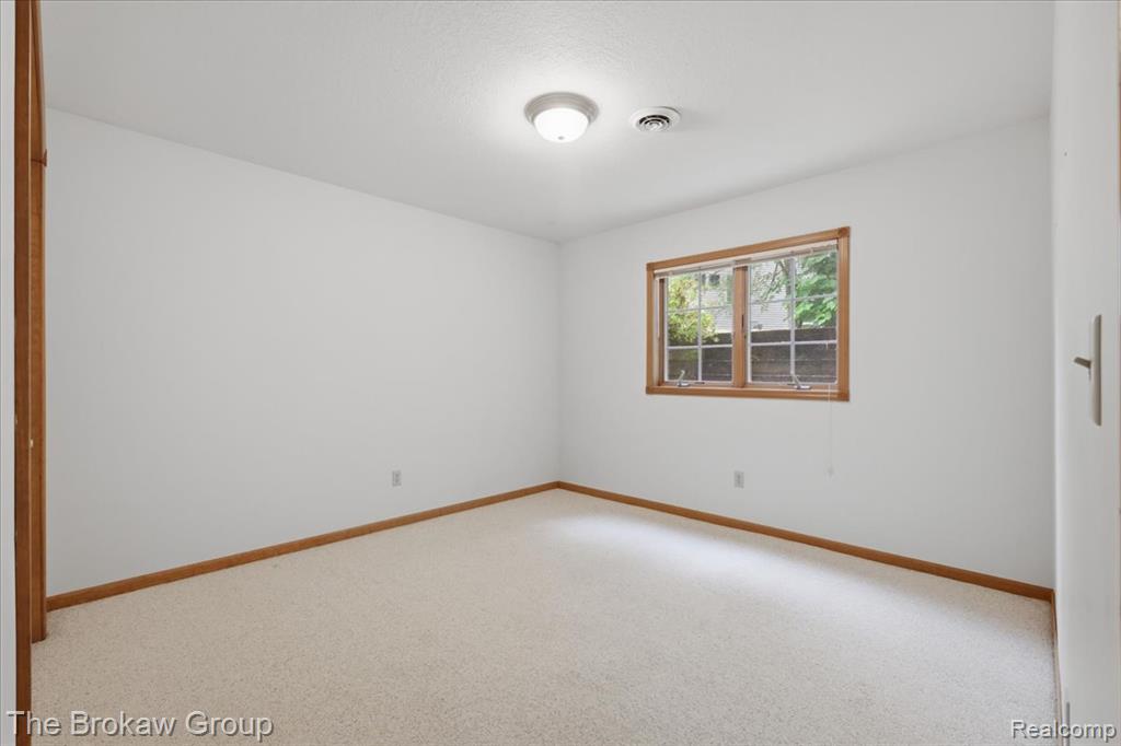 10261 Coachman Court, Davison, MI 48423 — Photo 37