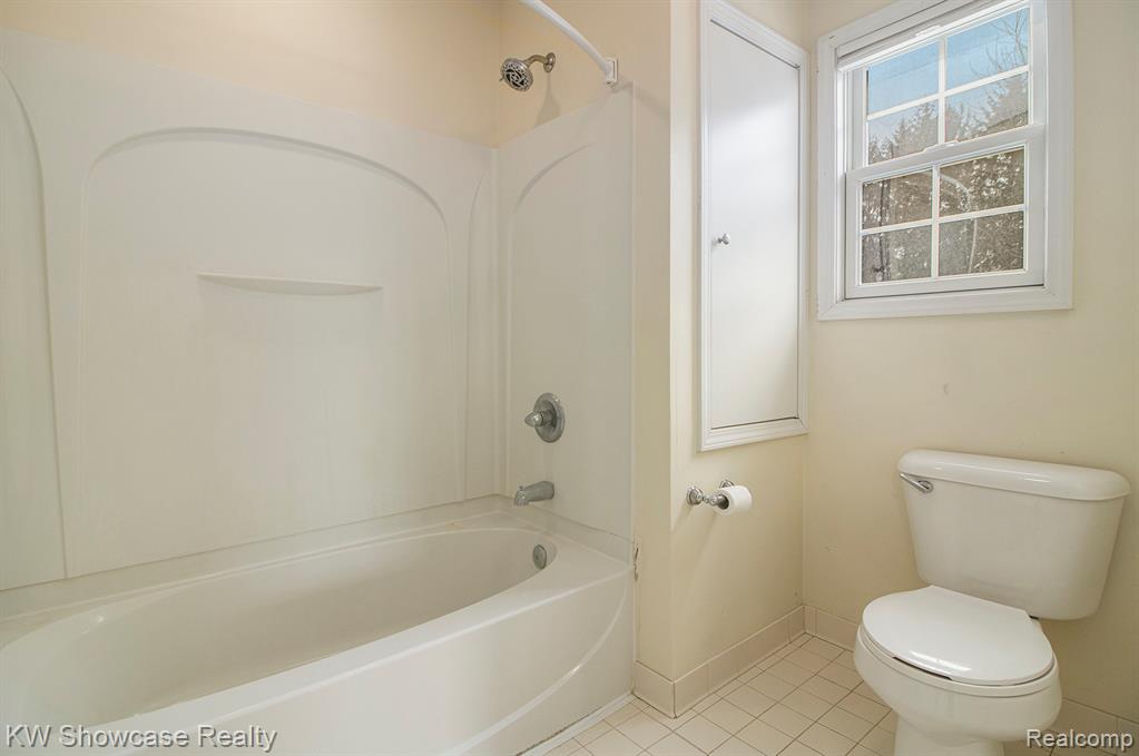 6600 Trillium Village Lane, 17, Clarkston, MI — Photo 13