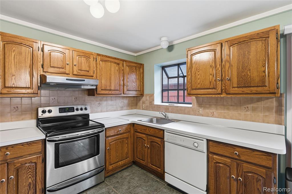 42216 Lochmoor Street, Clinton Twp, MI 48038 — Photo 8