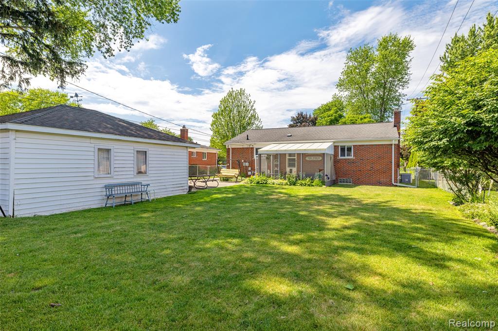 9086 Shannon Drive, Sterling Heights, MI 48314 — Photo 32