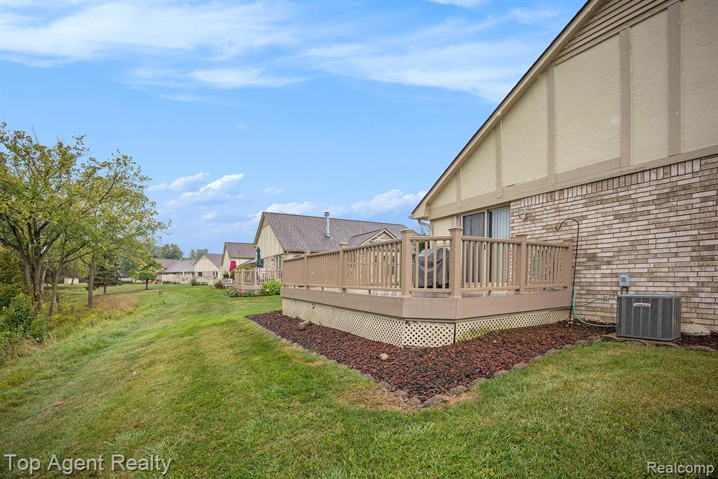 43378 Riverbend Boulevard, Clinton Twp, MI 48038 — Photo 25