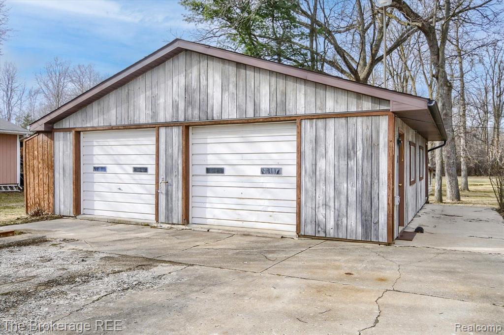 4052 COOK Road, Swartz Creek, MI 48473 — Photo 32