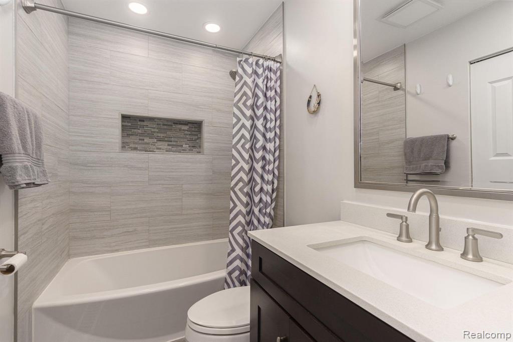 5404 SARVIS Avenue, Waterford, MI 48327 — Photo 19