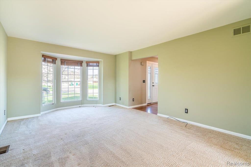 9429 MADISON Drive, Belleville, MI 48111 — Photo 6