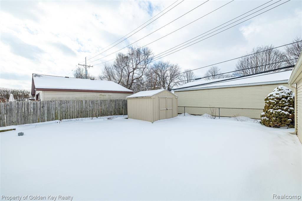 6951 Apache Trail, Westland, MI — Photo 17