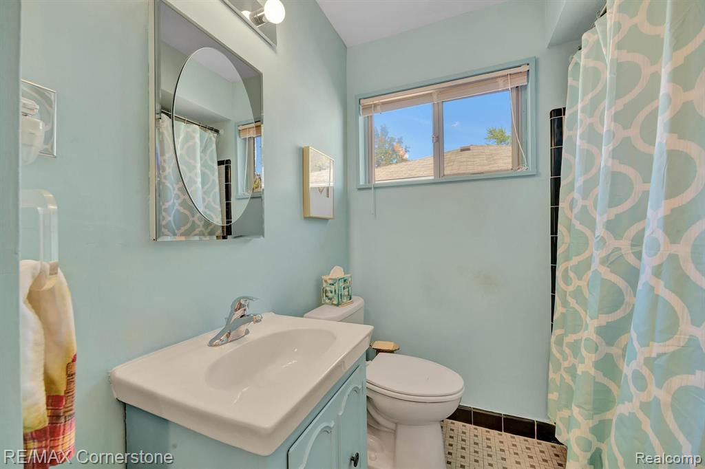 500 N LEONA Avenue, Garden City, MI — Photo 20