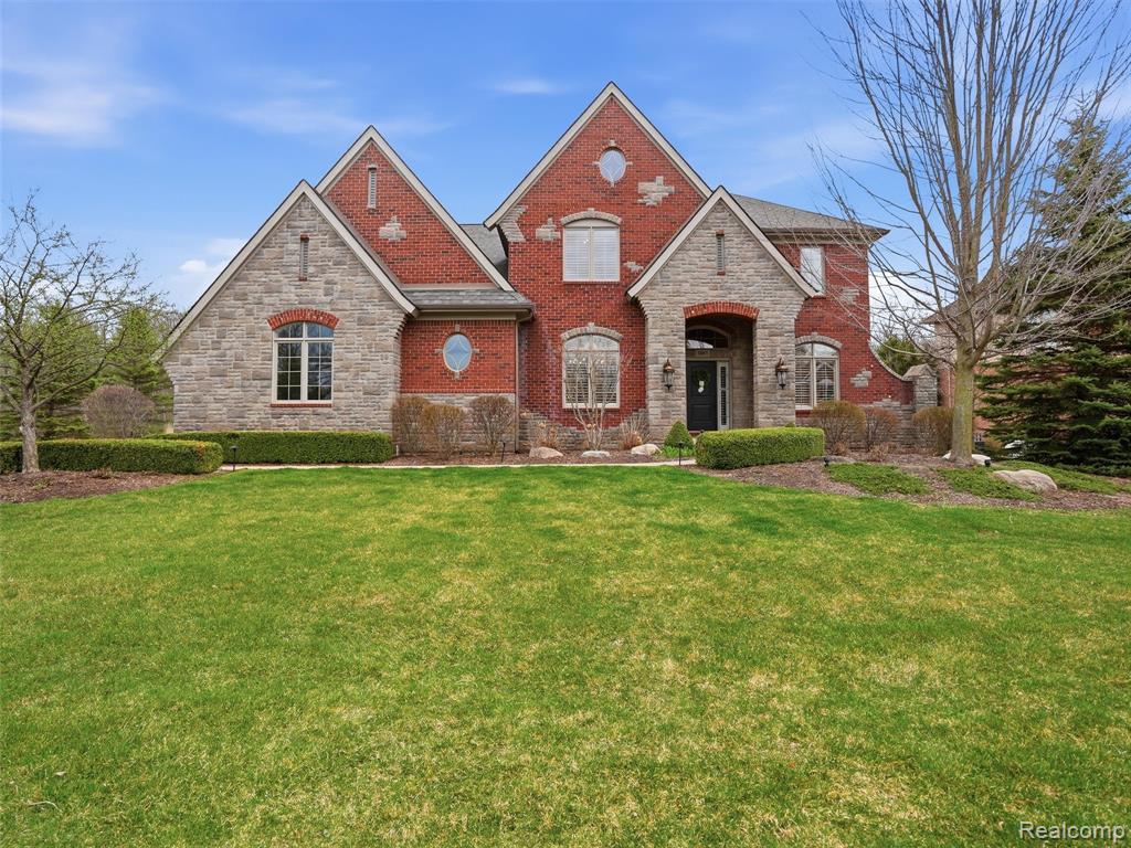 3085 Royal Berkshire Lane, Oakland, MI — front exterior