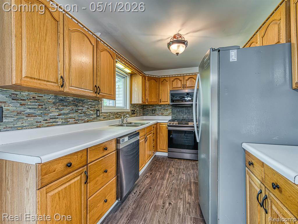 18338 Olmstead, Riverview, MI 48193 — Photo 9