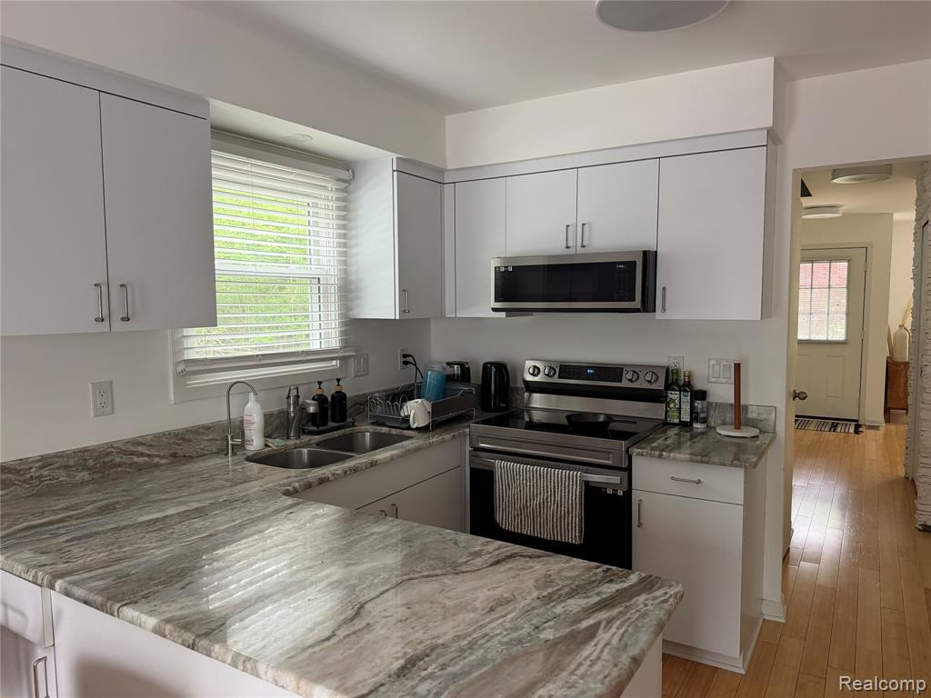 5589 Loveland Street, West Bloomfield, MI — Photo 11
