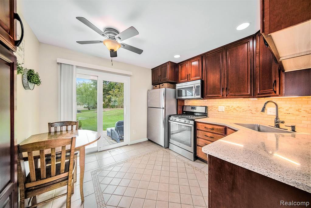 820 Devonshire Boulevard, Brighton, MI 48116 — Photo 6