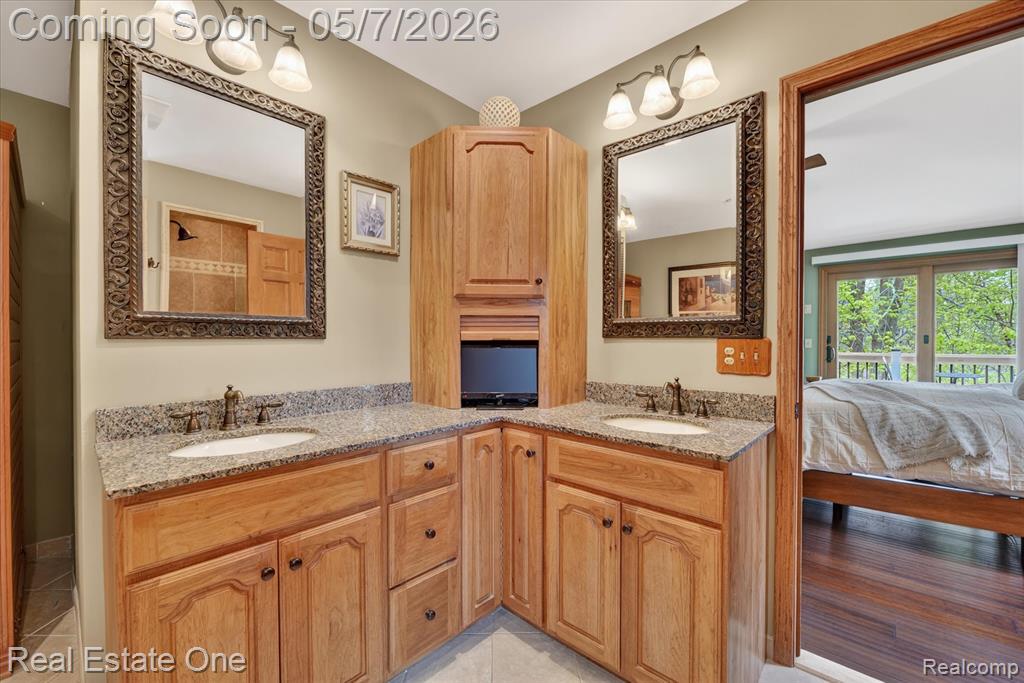 38967 Holsworth Court, Farmington, MI 48331 — Photo 34