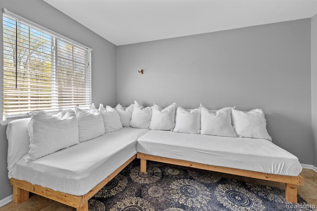 6101 Maple Trail, Grand Blanc, MI 48439 — Photo 12