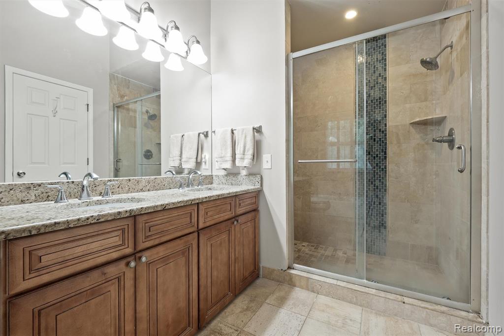 7260 Willow Oak Drive, West Bloomfield, MI 48324 — Photo 11
