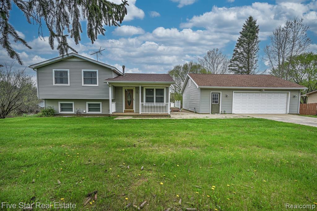 1857 E Rose Center Road, Holly, MI 48442 — front exterior