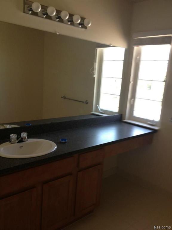 44316 LAKEPOINTE, Sterling Heights, MI 48313 — Photo 8