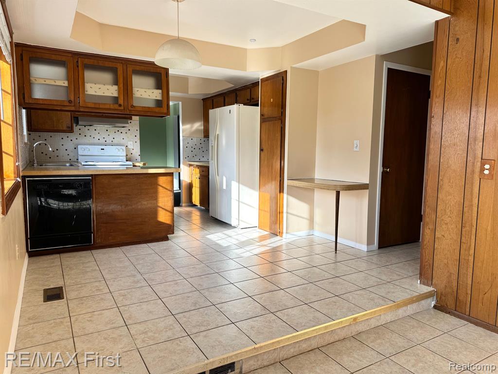 4826 BATES Drive, Warren, MI 48092 — Photo 6