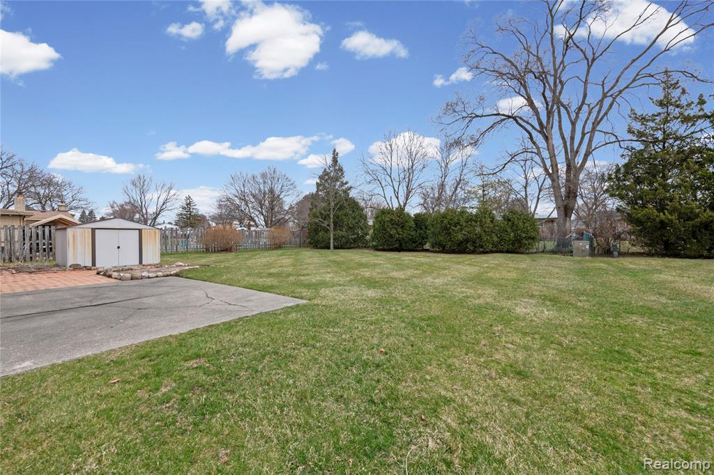 4902 Hubbard Drive, Troy, MI 48085 — Photo 35