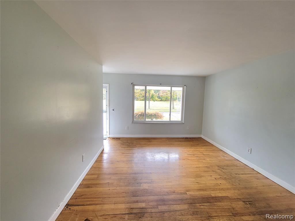 8527 State Park, Center Line, MI 48015 — Photo 6