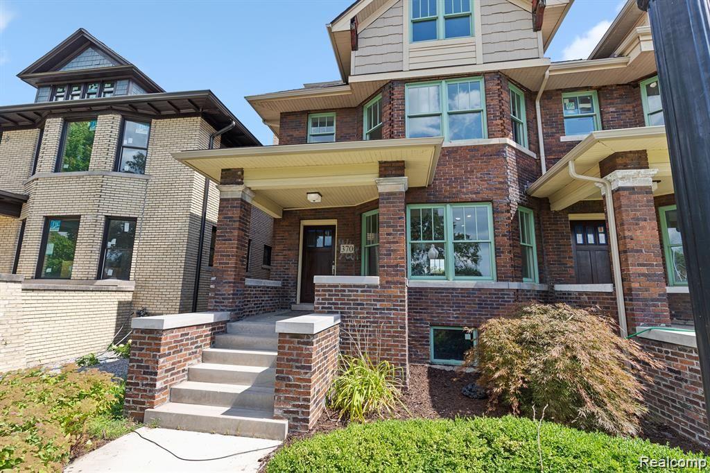370 E Grand Boulevard - Photo 2