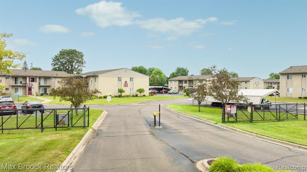 10020 ALLEN POINTE Drive N, 10020, Allen Park, MI 48101 — Photo 37