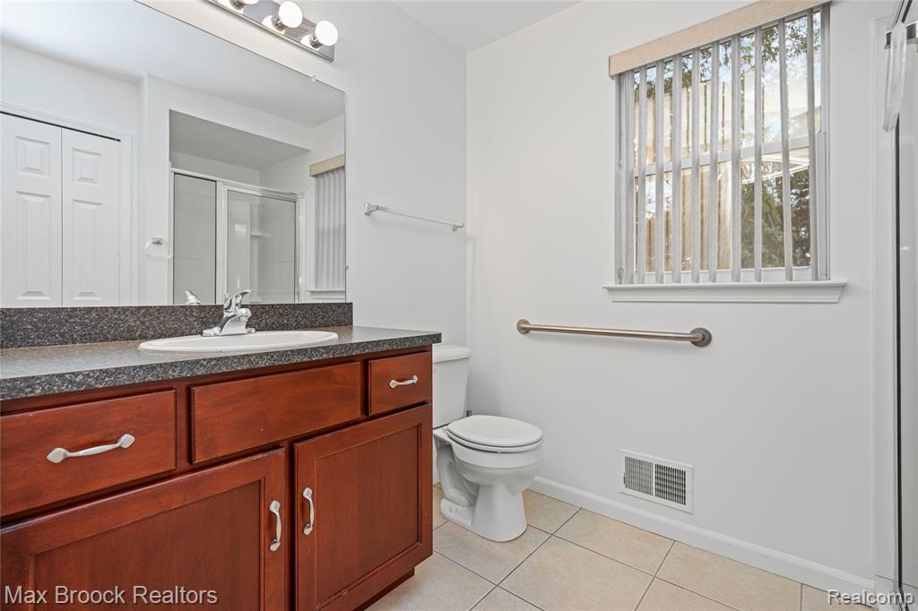 4852 Burberry Drive, Warren, MI 48092 — Photo 26