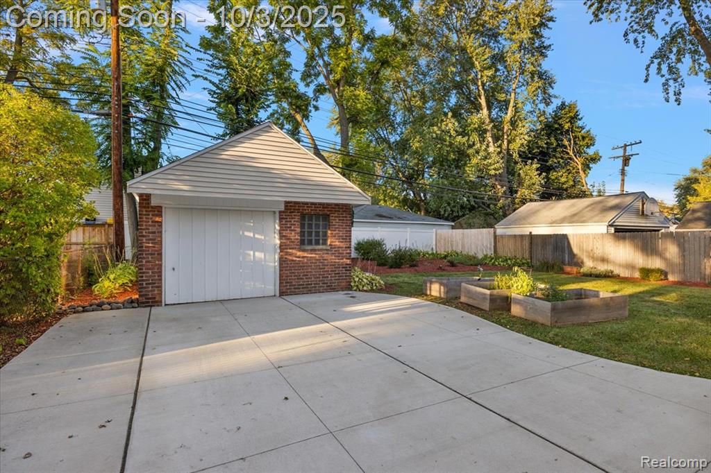 13154 Kingston Avenue, Huntington Woods, MI — Photo 50