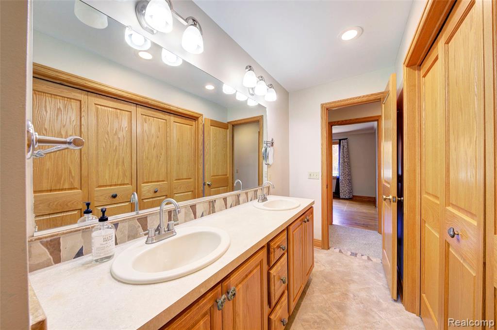7603 Hamburg Road, Brighton, MI 48116 — Photo 23