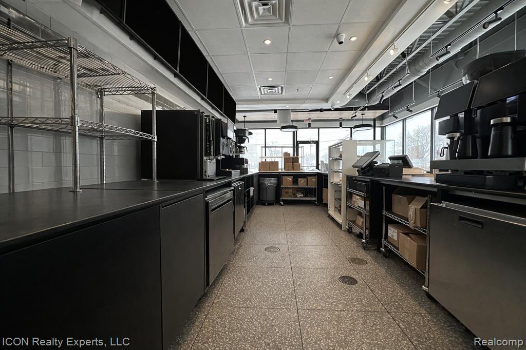 1235 W 14 Mile Road, Madison Heights, MI 48071 — Photo 12