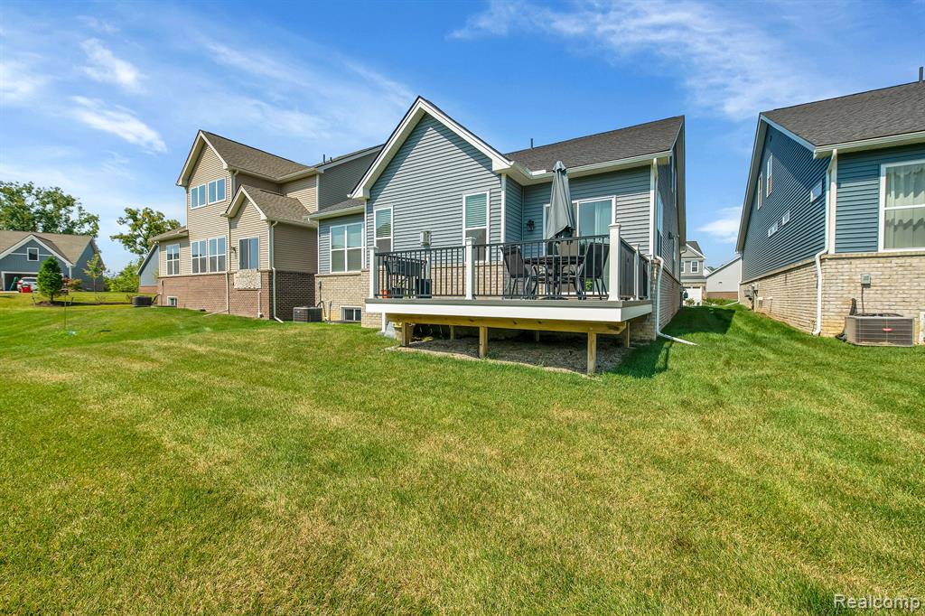 5557 HELMSDALE Boulevard, West Bloomfield, MI — Photo 29