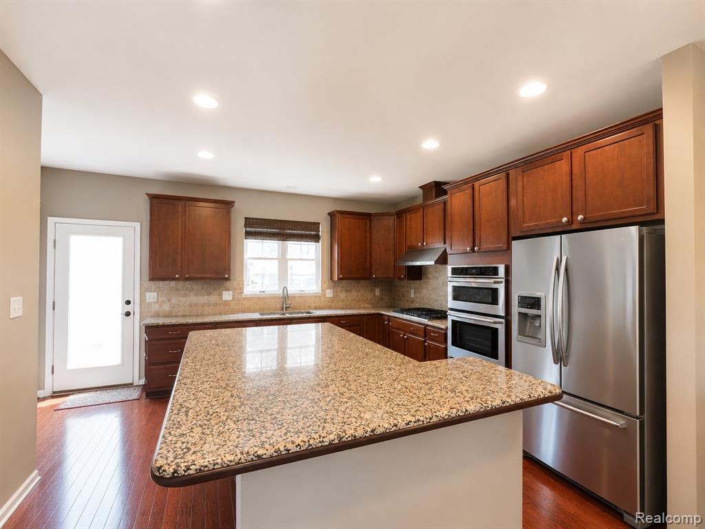 915 Barclay Circle, Rochester Hills, MI 48307 — Photo 5